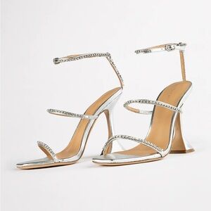 Tony Bianco Shy Sandal in Silver Metallic Size 5.5